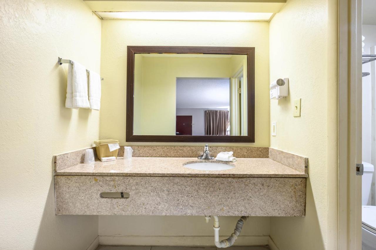 Red Roof Inn Sylacauga Bagian luar foto