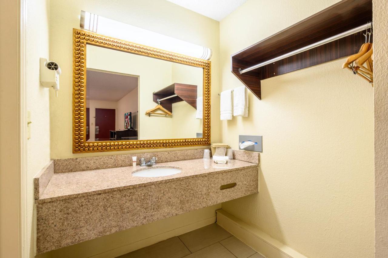 Red Roof Inn Sylacauga Bagian luar foto