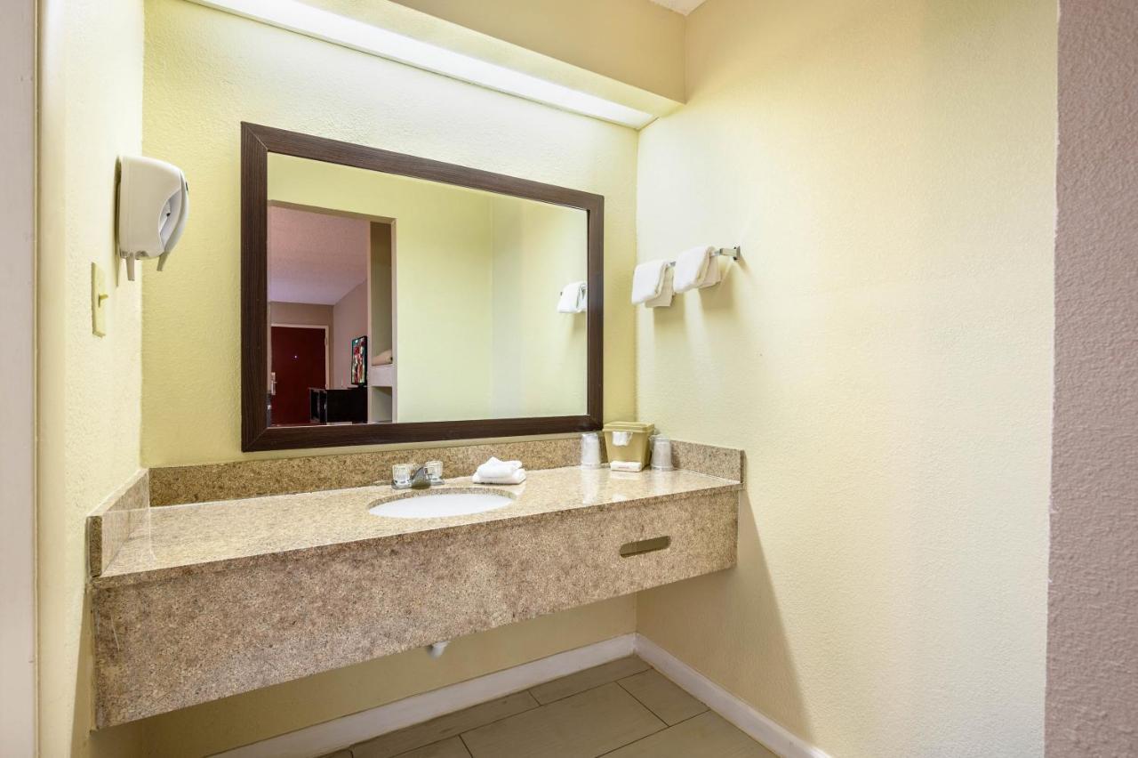 Red Roof Inn Sylacauga Bagian luar foto